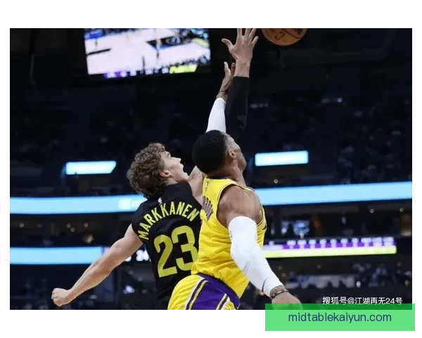 狼堡战术解析展现出球队在攻击与防守上的灵活性与适应能力